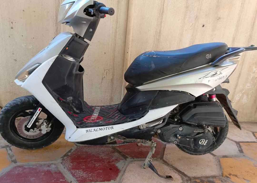 السلام عليكم  
دراجة ماكس FS 
غير مفتوحة بلاد 
شلعه ومعدل 
تشتغل نكرة سلف 
تايرات جدد 
جميع اجزاء الدراجة تشتغل 
فقط كفر الدشبول الاسود مكسور يحتاجله تبديل 
السعر 375
للتواصل مراسلة الصفحة 
او واتساب ***********
..
(مكاني كربلاء) كربلاء, العراق
