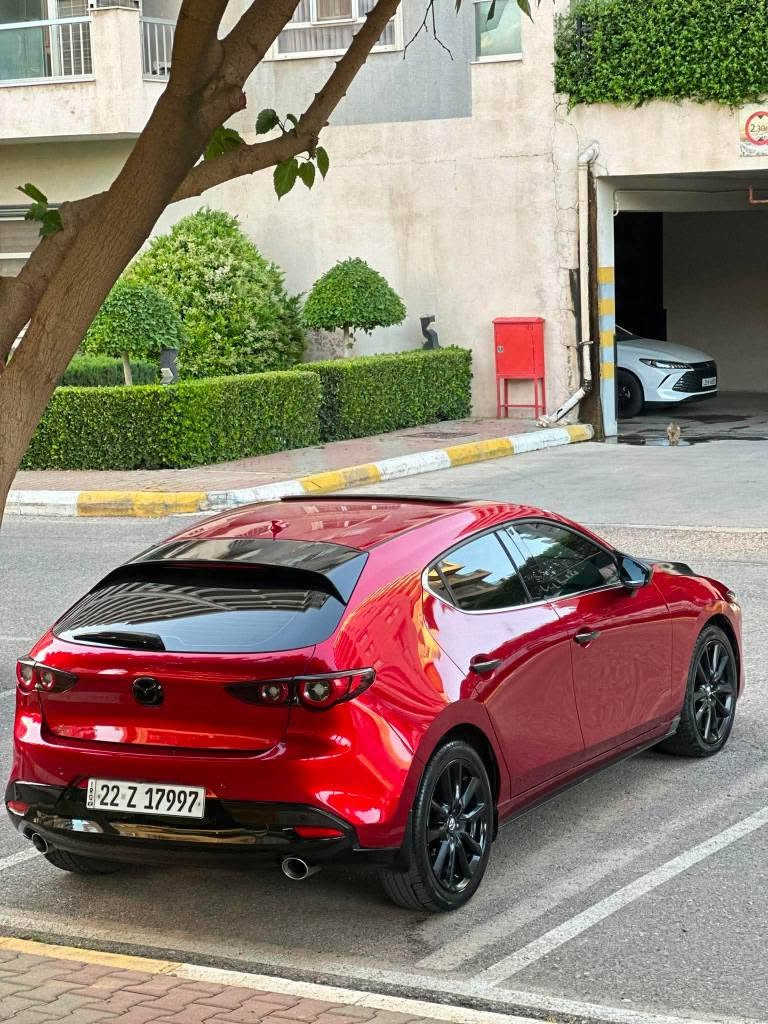 🛑 بسم الله الرحمن الرحيم 🛑

​مازدا ٣ مۆدێل ٢٠٢٤ - فول فول مواسەفات (پاGroupی GT) 💎

سەیارەیەکی یەکجار خاوێن و بێمەشغەڵەت، هاوشێوەی سفری کۆمپانیا ماوەتەوە و تەنها پێویستی بە "ماشەڵا"یە! 💯

​🌟 بەشێک لە مواسەفاتە ناوازەکانی (GT):

​سیستمی لێخوڕین و بینین: ٥ کامێرا (٣٦٠ پلە) 📸 | داتاشۆ (Head-up Display) 投影 | ڕادار و حاسەی ٣٦٠ پلە (پێش، دوا و لاتەنیشت) 📡 | لایتی عەدەسە و لید (لایتەکان لەگەڵ سوکاندا دەسووڕێن و ئۆتۆن) 💡 | فڵچە و ئۆتۆ ستۆپی پێش و دوا.

​تەکنەلۆژیا و کاتبەسەربردن: سیستمی دەنگی ناوداری BOSS 🎵 | شاشە، بلوتوث، کارپلەی و وایفای 📱 | وایەرلێس چارجەر (شەحنی بێوایەر) 🔋 | گێچی ئەلیکترۆنی (بە ٣ شێواز دەگۆڕێت).

​کۆنترۆڵ و گێڕ: دوگمەی Sport ⚡ | ئۆتۆ هۆڵد و تراکشن کۆنترۆڵ 🏁 | خەتی جادە | گێڕی ئۆتۆماتیک و عادی (شفتات - گێڕی سەر سوکان).

​ئاسودەیی و ناوەوە: سڵایت (فتحة) ☀️ | کوشنەکان جلد و تەقەڵ، کارەبا و باڵۆن، لەگەڵ حافزەی کوشن (خەزن) 💺 | کوشن هیتەر و سوکان هیتەر 🔥 | تەبرید لای سایەق و سەکن بە جیا (دوو زۆن) ❄️ | سوکان تەقەڵ و چوار جام کارەبا و ئۆتۆ.

​ئاسایش و دەرەوە: دەرگا و بەسمەی کارپێکردن 🔑 | ئاوێنەی کارەبا و دژەفول + جام هیتەر | پاکێجی تەواوی کاربۆن فایبەر بەستراوە بۆ جوانی زیاتر ✨.

​🛠️ دۆخی سەیارەکە و بەشەرتەکان:

​بۆیاخ: تەنها ١ پارچە بۆیاخی هەیە. 🎨

​ئێرباگ: تەنها ئێرباگی سوکان تەقیوە و ناوگرتنی نییە، بە شەرت (تەنانەت ڕادێتەریشی بیلادی خۆیەتی). 🛡️

​ڕۆشتووە: ٨٧ هەزار کیلۆمەتر. 🛣️

​سێرڤس: کامل سێرڤسی بۆ کراوە (ڕۆن، فلتەر و پاتری نوێیە)، ٤ تایەی لۆک و تازەی لەژێردایە. 🛞

​مەکینە و گێڕ: بەشەرتی نەکراوەتەوە، تەقە و ڕەقە، تەبرید، کارەباییات و بەردی ساڵۆنسا هەمووی بەشەرت و بیلادی کۆمپانیایە. 🔩

​📑 زانیاری یاسایی و نرخ:

​سەنەوی: تازەیە تا ساڵی ٢٠٣٠، هەزە و بەڕاد نوێیە و بە ناوی خۆمەوەیە (تەحویل، غەرامە و وەکالەت بە شەرت). 📝

​ناونیشان: سلێمانی 📍

​نرخ: ١٢٨ وەرەقە (12,800$) و مەجالێکی برایانە و کەمیشی تێدایە بۆ کڕیاری ڕاستەقینە. 🤝

​📞 بۆ پەیوەندیکردن و زانیاری زیاتر:

👉 0770 198 1818 👈 بنجوين, السليمانية
