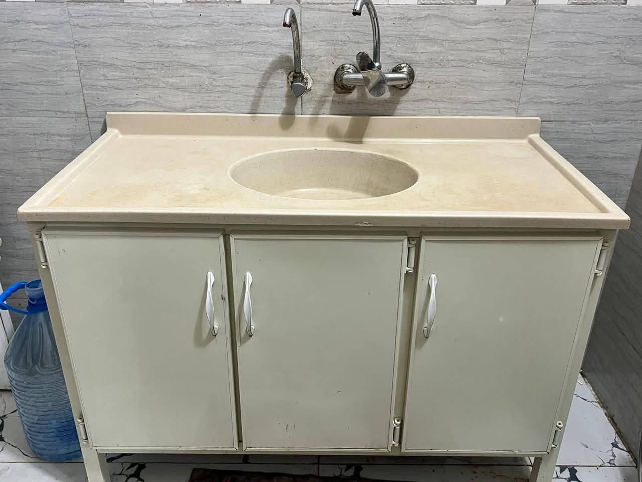 كامل 3 قطع 
200


**إذا كنت صاحب هذا الإعلان وتريد حذفه لأي سبب، رجاءا أرسل رسالة إلى الدعم الفني**