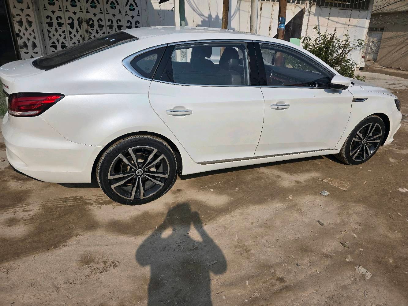 للبيع او للمراوس
السعر 112 مجال قليل جدا
مكان السيارة النجف 
موديل 2022 عداد 40 الف كيلو
اMG6 الفول مواصفات
رقم بغداد الجديد
محرك 1.5 تيربو
ناقل سرعة دبل كلتش7 سرعات
قوة المحرك 169 حصان
عزم الدوران 250 نيوتن / متر
مصابيح نهارية LED
مصابيح خلفية LED
مرايا كهربائية
اشارات في المرايا الكهربائية
مرايا قابلة للطي بشكل الكتروني
مقود جلد
مكابح توقف الكترونية EPB
مكابح انتظار الكترونية Auto Hold
نظام الثبات الالكتروني ESP
نظام توزيع قوة الكبح EPD
نظام مكابح المنعطفات CBC
نظام مراقبة ضغط الهواء في الاطارات
تكييف الكتروني ثنائي المنطقة
نوفذ كهربائية مع فتخ واغلاق اوتوماتيكي
مثبت سرعة 
ناقل سرعة في المقود ( بادل شيفتر )
بصمة
مسند يد خلفي مع حامل اكواب
مقود قابل للتعديل
شاشة 8 انش مع كاميرا
بلوتوث
مداخل USP مع شاحن
مداخل كهرباء 12 فولت
                                                           Android Auto                                                    
                                                        Apple Car Play                                                 
تحكم بالمقود
حساس خلفي
شاشة عدادات 3.5 انش
عادم مزدوج ( دبل اكزوزت )فتحة سقف
دوسات بنزين وبريك معدنية رياضية
ارضيات MG
ويل كب 18 المنيوم
اطارات بروجستون
مقاعد جلد
مقعد سائق كهربائي ب6 حركات
6 وسائد هوائية
نوفذ كهربائية مع فتح واغلاق اوتوماتيكي لجميع النوافذ نظام الاضاءة التلقائية
اغلاق النوافذ تلقائيا عن قفل السيارة
ضمان 6 سنوات او 200,000km ايهما اقرب
للاستفسار
***********
***********