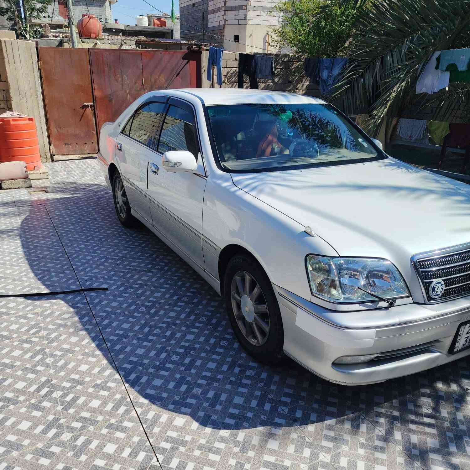 سلام عليكم ملكه موديل 2000 شاصي 71 مكينه في فيتي رقم اسليمانيه بسمي مداور ثاني يوم  اكرستال كشنات 4 كهربائية دبل عينه مضخم خلفي  مري جانبيه كرستال ترحيب وشاره ويل نجمه تخم تاير جديد حداده اماميه جديده باتري جديد  دشبوال. عارف العيساوي فقط ضربه بجانب الايمن فقط ولباقي كفاله عامه مكاني بصره القرنه السعر 130 اوبيهاا مجال رقم الهاتف ***********
