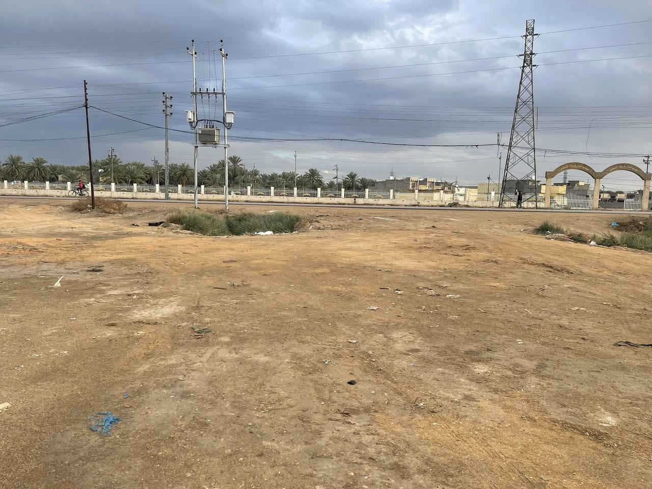 دونم للبيع عقد 35في كربلاء شارع الرابط الواجهه 17عالشارع مباشرة للمعلومات الاتصال/*********** /***********
