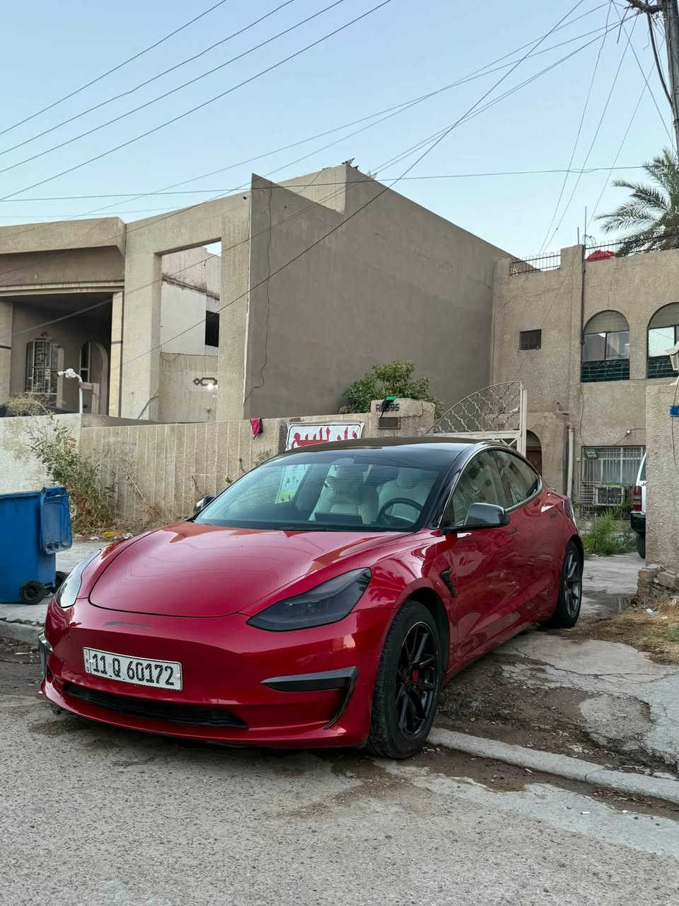 تسلا مودل 3 تك تمشي 415 بـ الشحنه لوحده
بيها جاملغ وبونيد فقط بدون شاصي او لغد وصارت بـ العراق طخه بـ الجاملغ الخلفي خلف السائق
داخل ابيض ونادر تلكا بـ الاحمر
سياره عليها كت 50 حصان زايده من اميركا بـ 2000$
سياره جاهزه ومصروف عليها

سياره للمراوس فقط نزل ونشوف انشاءالله♥️ 
مكاني بغداد ***********
