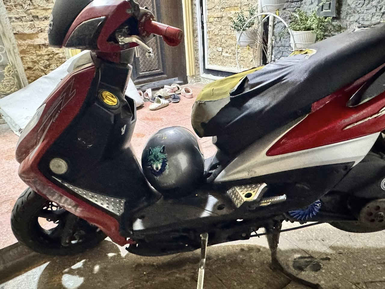 سلام عليكم سكنس طلاعات دراجه خير من الله كلشي شغال بيه من كهربايات دراجه بيه تزويد حلوه دراجه شلعه معده خير من الله يرادله ترتيبات كشن وجوه سعره 800 وبيه مجال 
او مراوس 
ستفسار ***********
