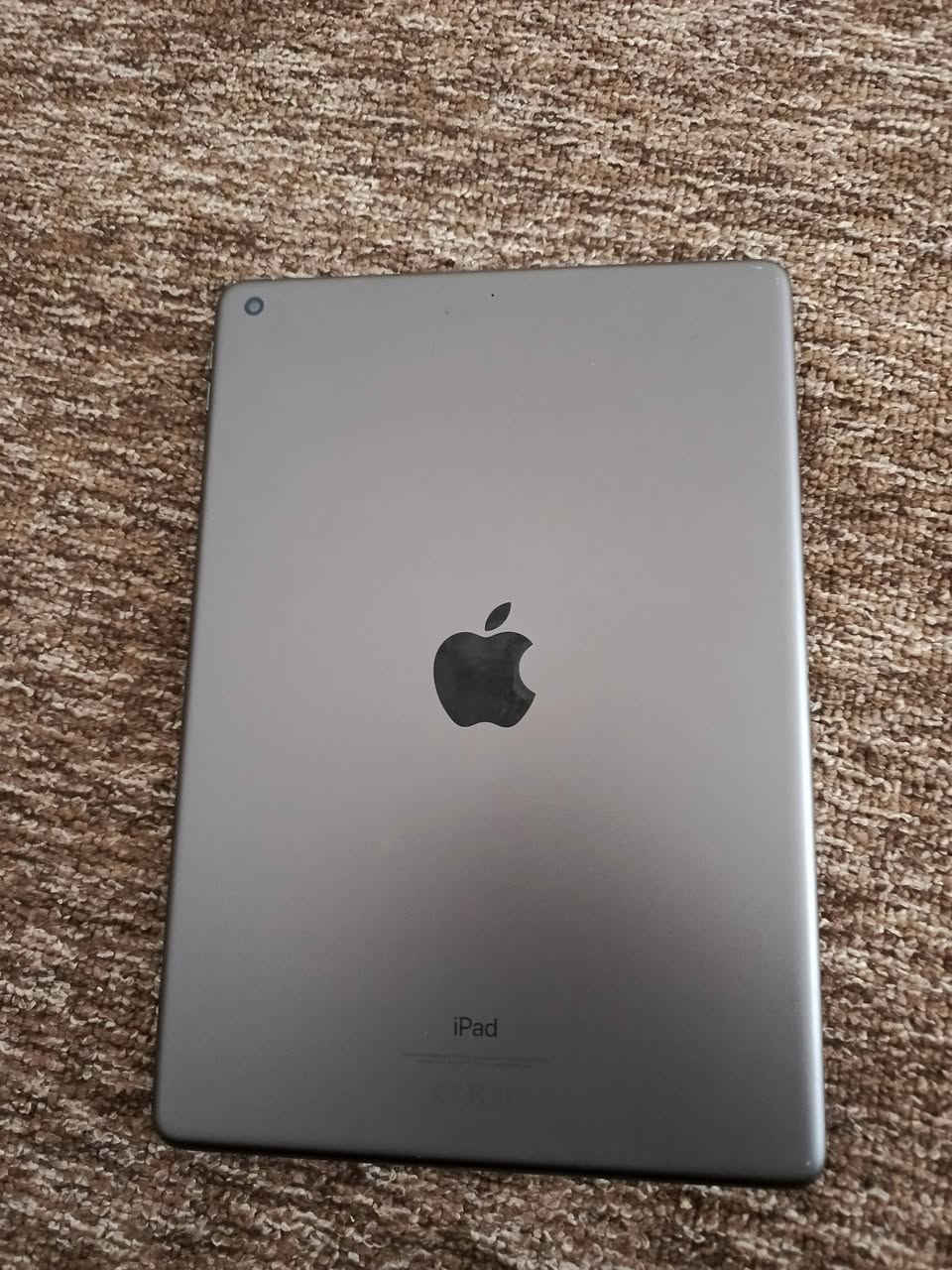 ايباد 9 للبيع نظافه 100/100 بدون تبديل اي برغي بي
بطاريه 82 /100 
سعر 275 بي مجال بسيط
***********
