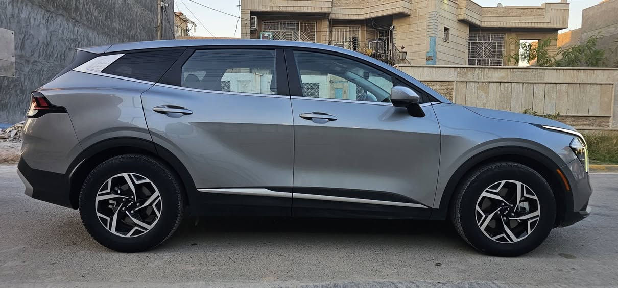 بورتاج 2023 LX  وارد امريكي لون رصاصي مواصفات عادية.
السيارة بحالة ممتازة ومابيها اي نقص.
السيارة بدون لا صبغ ولا تبديل اي قطع
 بيها بارد الجاملغ الامامي الايسر و البند فقط.
بيها ايرباك ستيرن و دشبول فقط
ماشية 49.000 KM .
مكان السيارة بغداد حي الجامعة  نفق الشرطة .
للتواصل :-  ***********.
