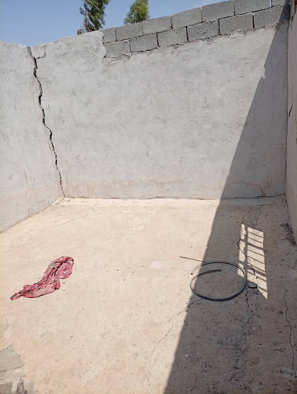 السلام عليكم عندي كاع ومشتمل بل سلاميات شعله زراعي عقد 35 مساحه 300 متر مي كهرباء  سحب السعر 7 مليون ***********
