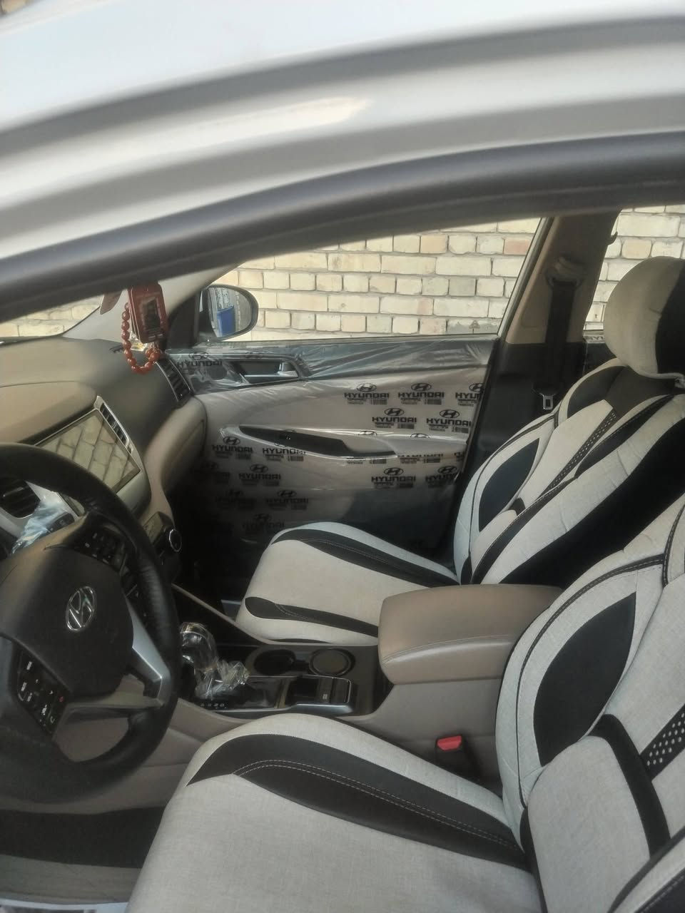 السلام عليكم للبيع توسان موديل ٢٠١٨ رقم بغداد دولي مشروع وطني خليجي السيارة مفتوح كير ومحرك تحكم ستيرن جهتين ٣ أنظمة قيادة (بيها خشم البيند شبرين صبغ ٣ رصعات القمارة مسحوبة بي دي ار) ماشية ٥٦ الف دوشمة تبريد كله جديد مال جناي سيارة جديدة سونار على الشراي السعر ١٨٥ وبيها مجال للاستفسار الاتصال ***********
