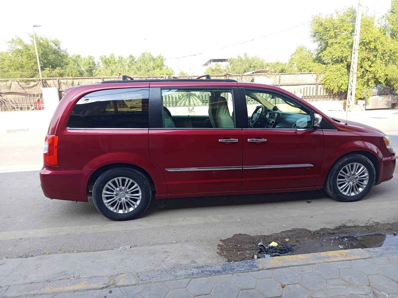 دوج كرفان كلايزر موديل 15 رقم بغداد بسمي غرفة بيجي سيارة فول الفول حادث جاملغ جهه السايق وبنيد بدون دواخل  السعر 145 رقمي ***********
