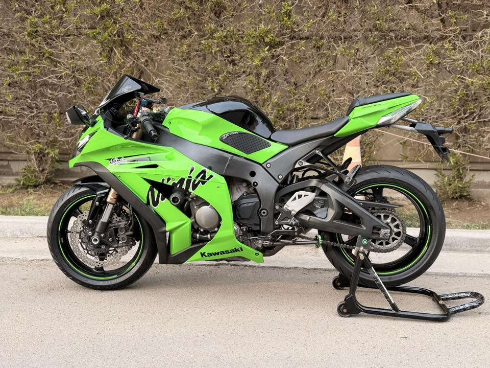سلام عليكم لبيع كاوسكي Kawasaki ZX10R
موديل 2014
حجم المكينه 1000cc
دخول جديد مكينه وكير وكفرات جديده عله وضع شركه  وارد يابان 
3 مودات تحكم بقوه المكينه
4 تركشنات قياده
سويجات ثنين دراجه بلاديه عليه اضافات 
 اوراق بدون رقم 
السعر 73 $ بيه مجال بسيط
مكان الدراجه بغداد المنصور
*********** واتس
***********
