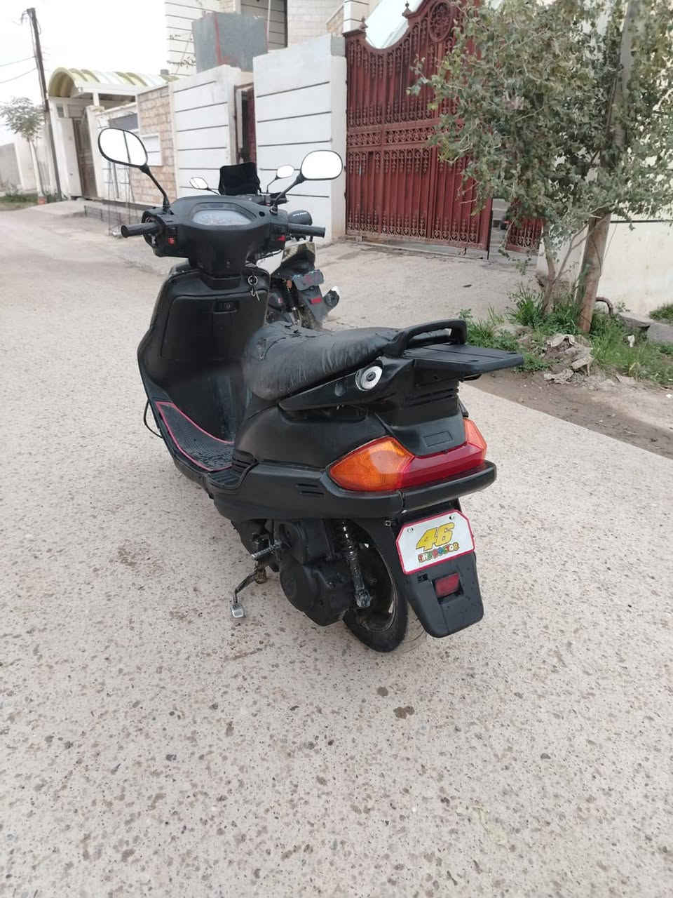 السلام عليكم
دراجه فراشه فضائي سرعه  140 محرك مكفول لاتنقيص ولا تبخير سلف هندر شرط دفره وحده شغالات والماطور كهربائيات كله شغاله عدا آلاشاير كيج بانزين شغال دبلات اماميه وخلفيه جدد لايت شغال بك لايت شغال  تايرات جدد شديتهن  استانات تعليك وصفح شغالات قبق البانزين والجنطه علسويج كفرات كلها بلاديه والدراجه مكمله والصور كدامك والدراجه انضف من الصور

السعر 300 وبيها مجال للطيبين 

👍 مكاني اسحاقي مركز ناحيه شارع العام 
للاتصال علرقم ***********
