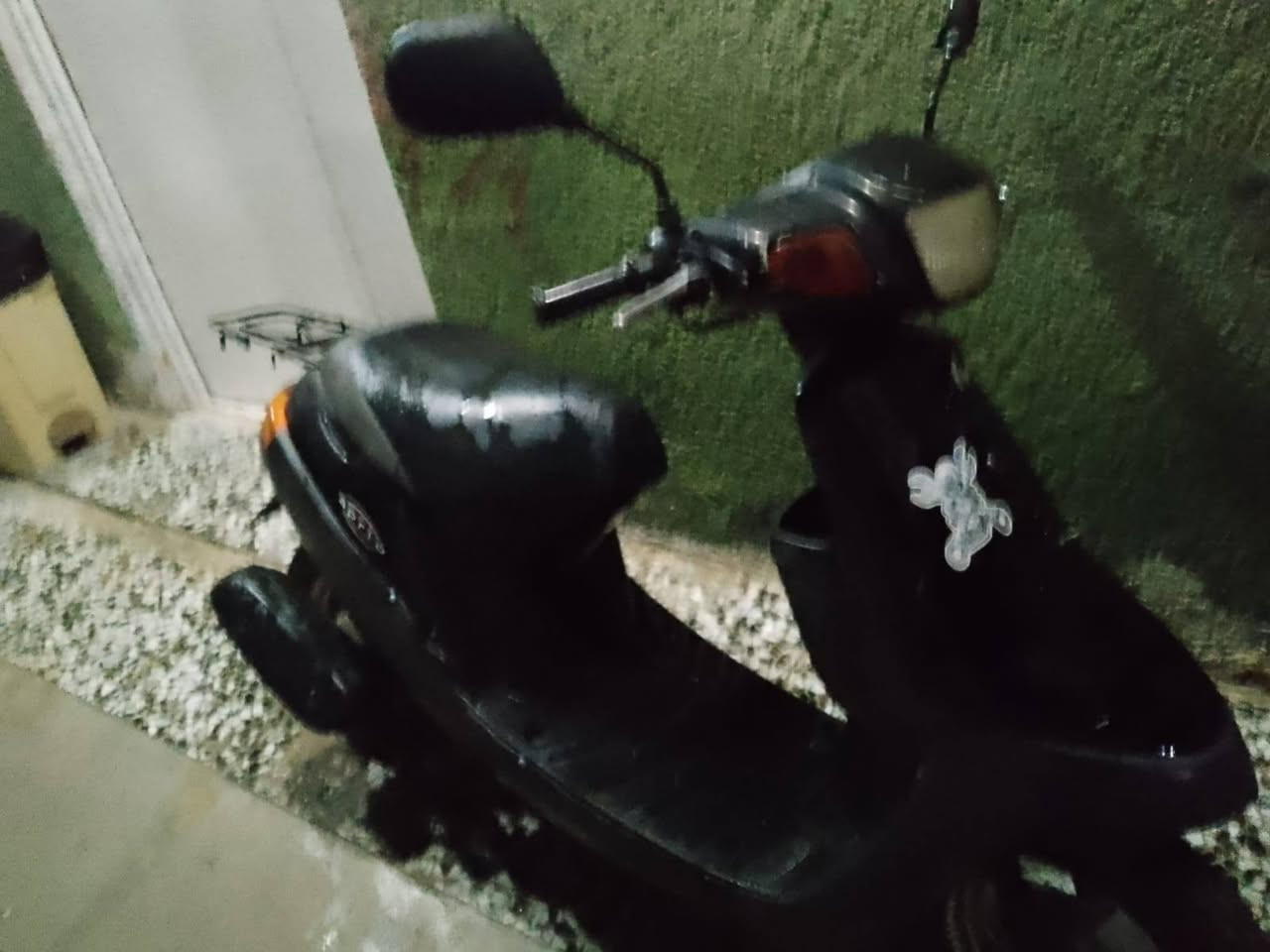 سلام عليكم دراجة بطة مديل 99سرعة فول شغالة سرعة 60  كاملة مراوس بدراجة عبد الحليم بيع 150قفل قفل بدون عملة لان الدراجة شغالة تايرات جدد كفرات اصلية ***********
