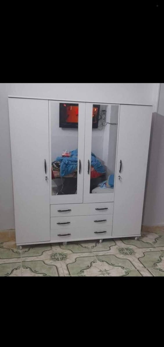 دولاب 4ضلفه و3درج
مقاس 160عرض 175 ارتفاع 41عمق 
نوع الخشب pvcفورميكا وعليه طبقه ملايمن عازله ضد المياه


**إذا كنت صاحب هذا الإعلان وتريد حذفه لأي سبب، رجاءا أرسل رسالة إلى الدعم الفني**
