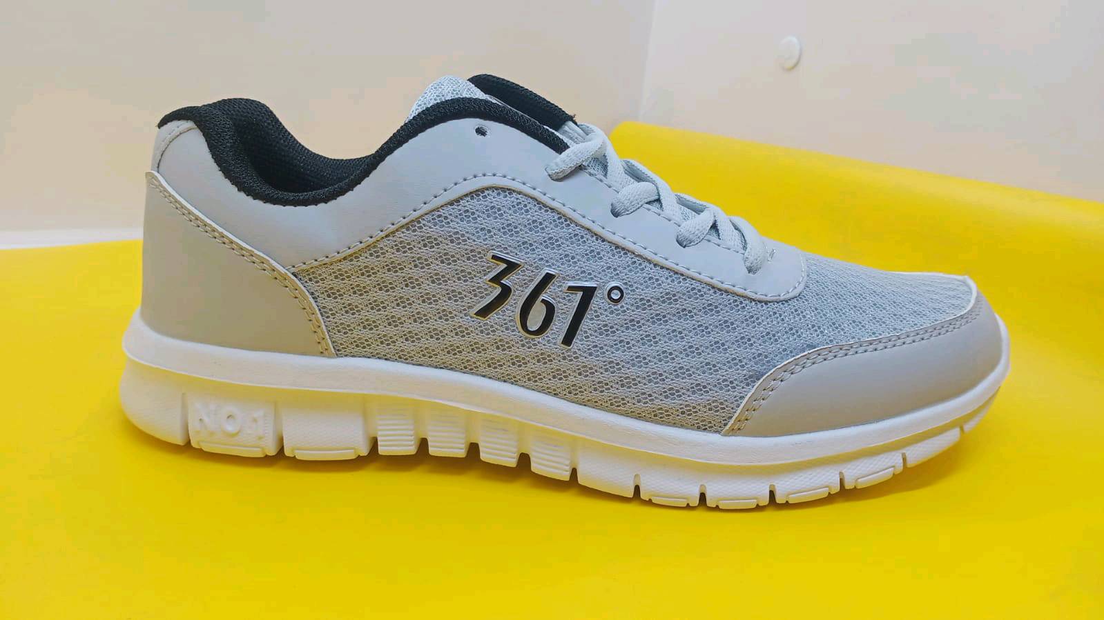 احذية ماركات عالمية اشكال وقياسات مختلفة وعندي اكثر .. اي قطعة تعجبك راسلني