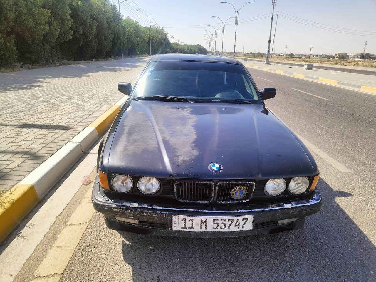 السلام عليكم شباب
سيارتي V8 744i لكن الاصل 730i لان شادلها محرك 8 سلندر 44
موديل 93 بجم عريض فول مواصفات
الاصوليات:
السيارة باسمي 
رقم بغداد انگليزي مشروع وطني
كفالة المحرك والگير والتبريد
دهن المكينة كله لوكمولي وكالة 10/40  
الدواخل جلد اسود وصاج ملكي
سلايد روف شغال
مروحة كهربائية F01
بصمة فتح وقفل
عند التقفيل بالريمونت الجام يصعد والسلايد روف ينغلق تلقائياً
تخم تايرات جديد صار اسبوع من شديته بـ250 الف و السبير ويل شمس
منظومة لايتات امامية قوية بـ 200 الف
السيارة بلادية على وضع الشركة يعني ما مصبوغة بيها جراد بنيد وقمارة وصندوگ
وكذلك ملاحظة ثانية بيها طخة بالدعامية الخلفية والصندوگ شي بسيط 
الدعاميات البلاد مو تجاري والدعامية الامامية تحتاج فقط معجون وصبغ وحتى الخلفية تحتاج معجون لمكان الطخة 
رايدها بـ 72 ورقة وبيها مجال ان شاء الله
رقمي ***********
