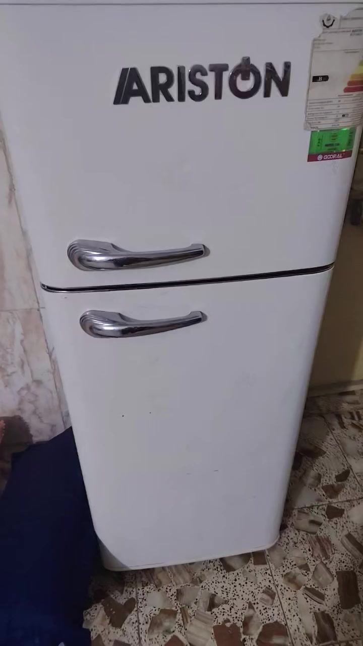 السلام عليكم ثلاج هجديده تجميد خير من الله
خاليه من الاخياس نضافه فول 
مكاني بغداد سعرها 200 وبي مجال 
*********** واتساب او تصال
