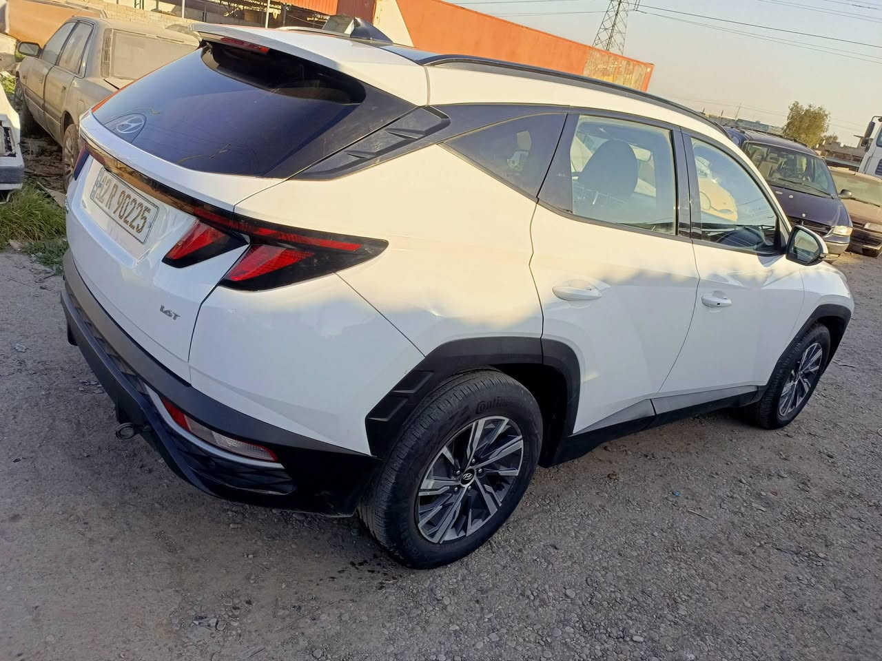 السلام عليكم ورحمه الله ،،،،
توكسون ابيض ،،، 2022 نينوى ،،، رقم مسطره 
محرك شرط ،،، كير شرط 
شرط التحويل ،،، 
السعر ،،، 185 ،،، وبيها مجال 
العنوان ،،، موصل حي التأميم 
تلفون ***********
