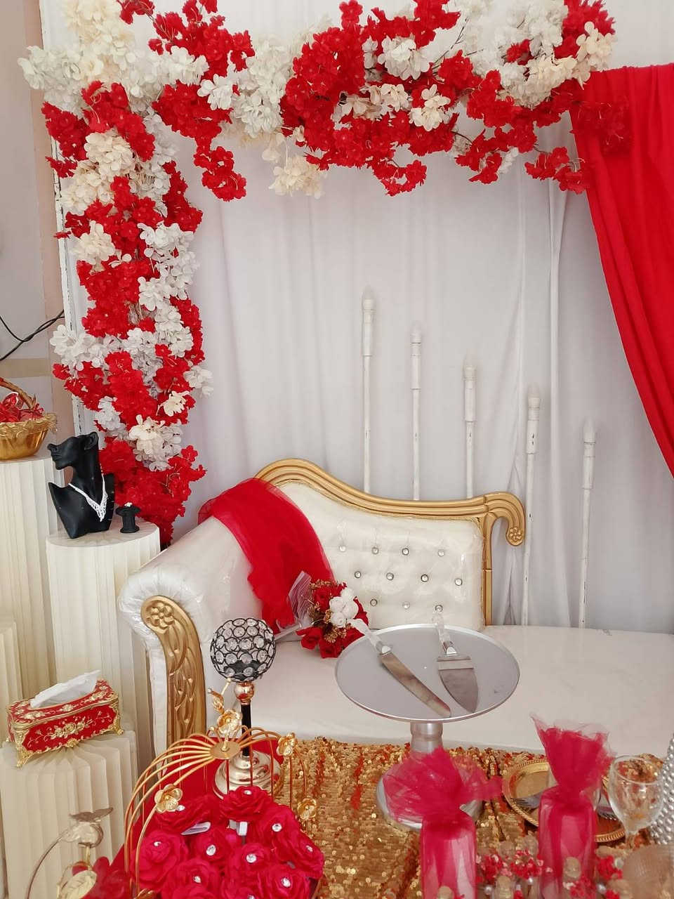 كوشات يقين ✨🤍
كراسي أو طبلات 🪑
لتنضيم الحفلات🎊
 وتاجير جنط العروس 🧳🧳
حنه🌺-مهر💍-خطوبه🎉-توديع عزوبيه 💃_اعياد الميلاد🎂- للحجز مراسله اوالاتصال 
***********
