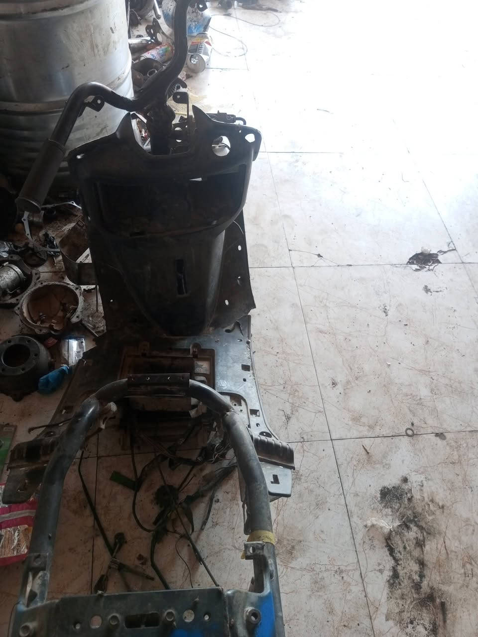 شاصي للبيع 30الف مع ماشه ودبلات نجف حي العسكري كبل ***********
