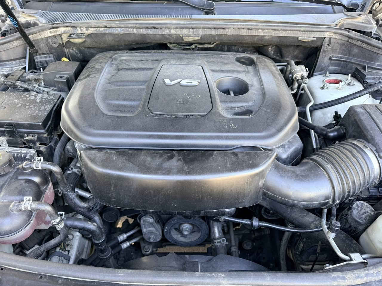 السلام عليكم جيب خليجي للبيع موديل 18  فول مواصفات لمتد بلاس سيارة بسمي  ماشية 118 سيارة بيهة قطعة وحدة تبديل بلادي السيارة كلش نظيفة وجاهزة السعر 23  بيها مجال   الاستفسار على هاذا الرقم  فقط ***********
