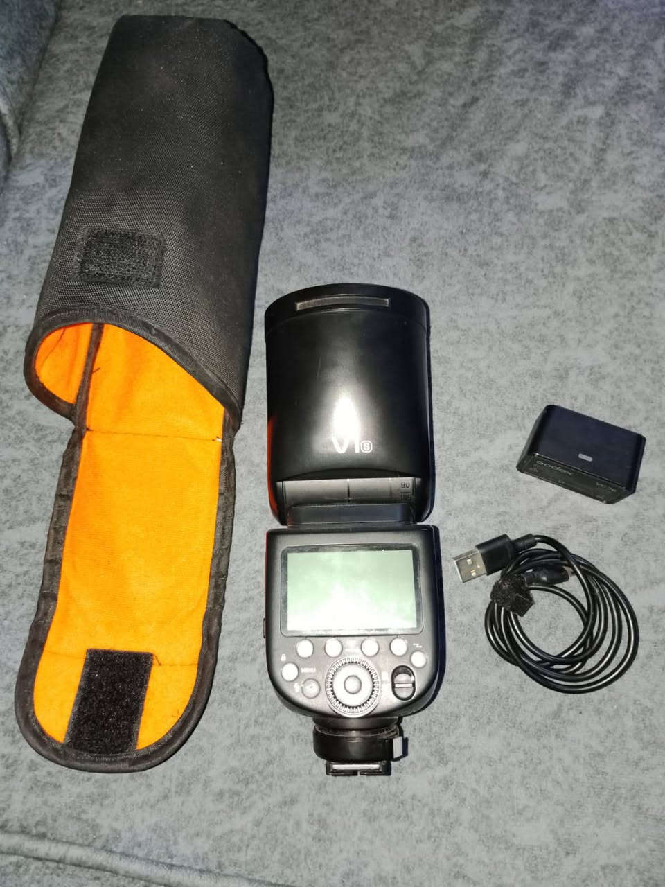 اضائه للسوني مستعمل شي قليل كلش سعرها ١٠٠ قفل لان الجديد ٢٤٠  *********** واتس
