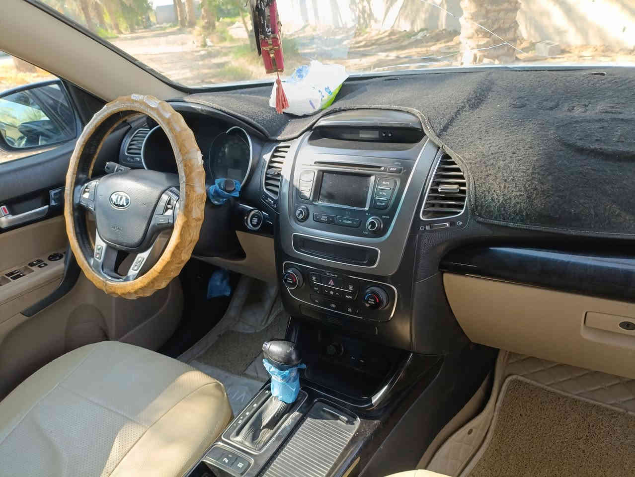 السلام عليكم سورنتو خليجي مكفوله 
فول مووصفات ما عده تنتنه 
بصمت تشغيل بصمت ابواب رادارات اماميه وخلفيه 
ماشي 170الف سونراه موجود بل منشور
سعر 185وبيه مجال حك جيه 
رقم الهاتف ***********
عنوان بابل حصوه
