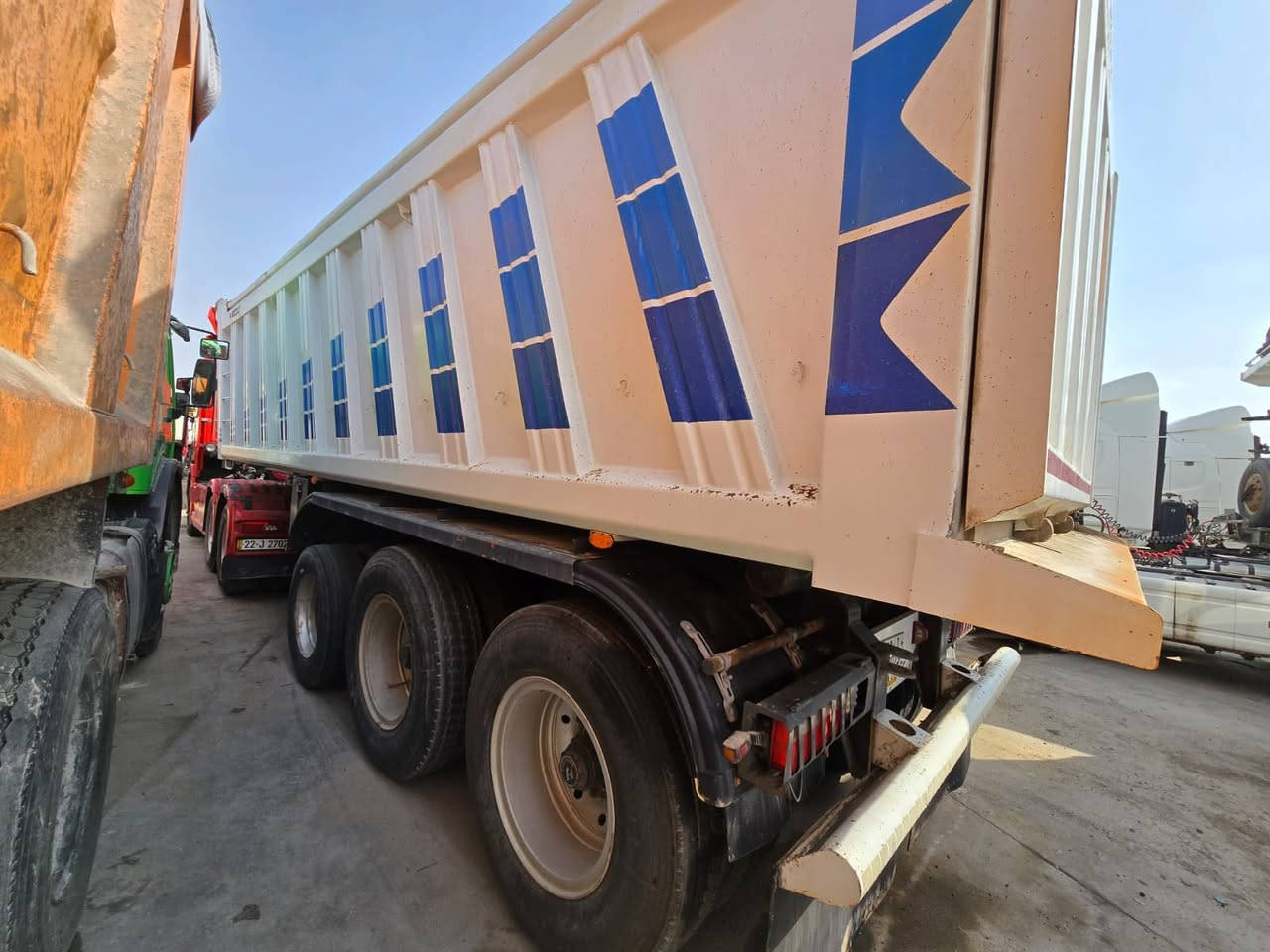 سلام عليكم شباب عربانه  عبدالله جوهر ضرعته 30 بدون تعلاواه و يا تعلاوه 35 حجم دناكير 16تايرات 24 رقم ستفسار ***********
