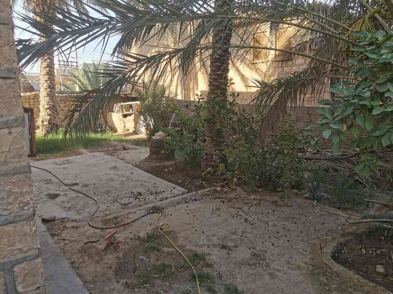 بيت تجاري مع أربع محلات تجارية حالياً مؤجرة في الوقت الحالي للبيع المساحة 500 متر طابو صرف
الموقع حديثه الشارع العام مجاور  مدرسة خولة بنت الازور 
السعر 135 مليون وبي مجال 
للأستفسار ***********
زورونا موقعنا مكتب اليوسف للعقار فلكة جسر حجلان
