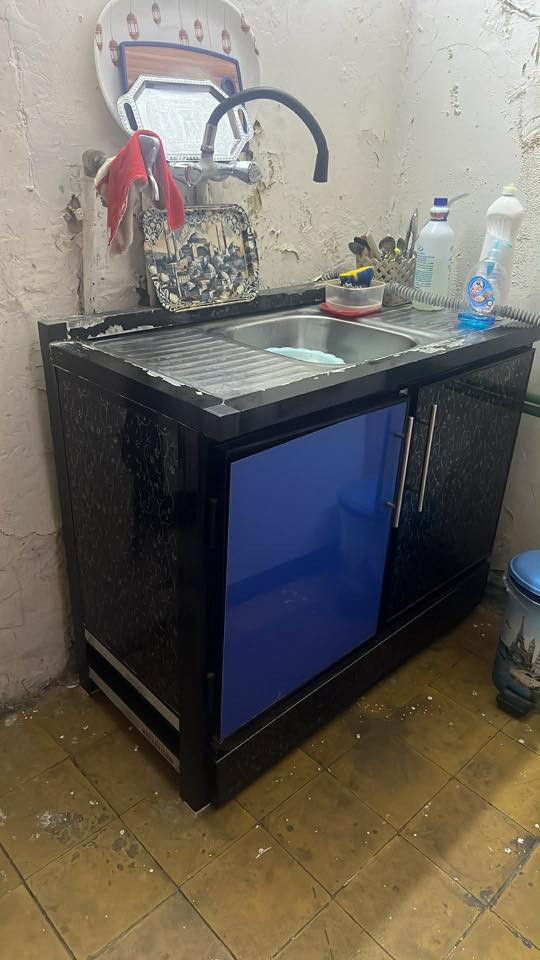 غراض للبيع مكان الاعظميه      كاونتر ٢٥٠ 
تخم ١٥٠
ميز ٤٠الاتصال عل رقم ***********
