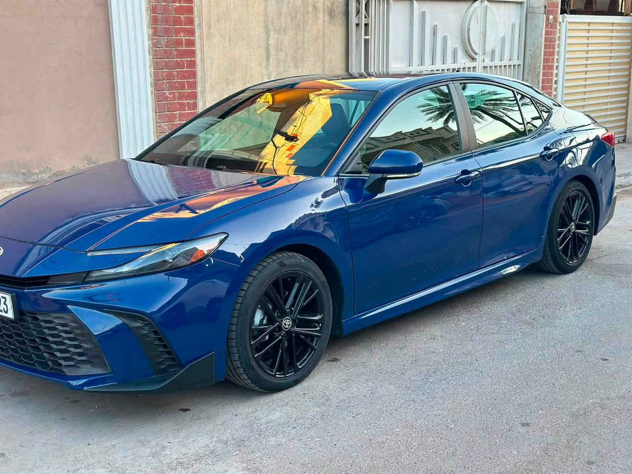 للبيع | Toyota Camry SE HEV Hybrid 2025 🔥
* وارد أمريكي
* فئة SE
* محرك 2.5 لتر هايبرد (اقتصادية عالية بالوقود)
* جير أوتوماتيك CVT
* شاشة وكالة (الصغيرة)
* كاميرا خلفية
* تشغيل بصمة (Smart Key)
* تشغيل ستارت
* مثبت سرعة
* تحكم بالدركسون
* شاحن لاسلكي
* Apple CarPlay / Android Auto
* جنوط رياضية 18 إنج
* LED أمامي وخلفي
* زجاج كهربائي + مرايا كهربائية
* تكييف أوتوماتيك ثنائي
* وسائد هوائية وأنظمة أمان Toyota Safety Sense

🛠️ الحالة:

* 4 قطع صبغ
* بدون لغد
* بدون شاصي
* السيارة نظيفة وجاهزة للاستخدام

💰 السعر المطلوب: 21500$ قابل للتفاوض بالمعقول 
***********
