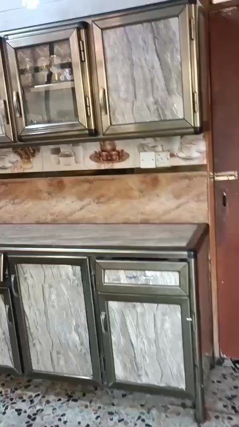 #عرض_دار_للـبـيـع 
دار سكن للبيع مساحته ( 144 م ) واجه ( 12 م * 12 م )
طابقين بناء حديث  طابوق 🧱 
وكما مبين بالصور ومقاطع الفيديو
العنوان : بغداد- ابو غريب- خرنابات- قرب أسواق العبودين
السعر 135 مليون وبي مجال للشراء الجاد 
للأستفسار أكثر يرجى الاتصال على الارقام التاليه: 
***********
***********
