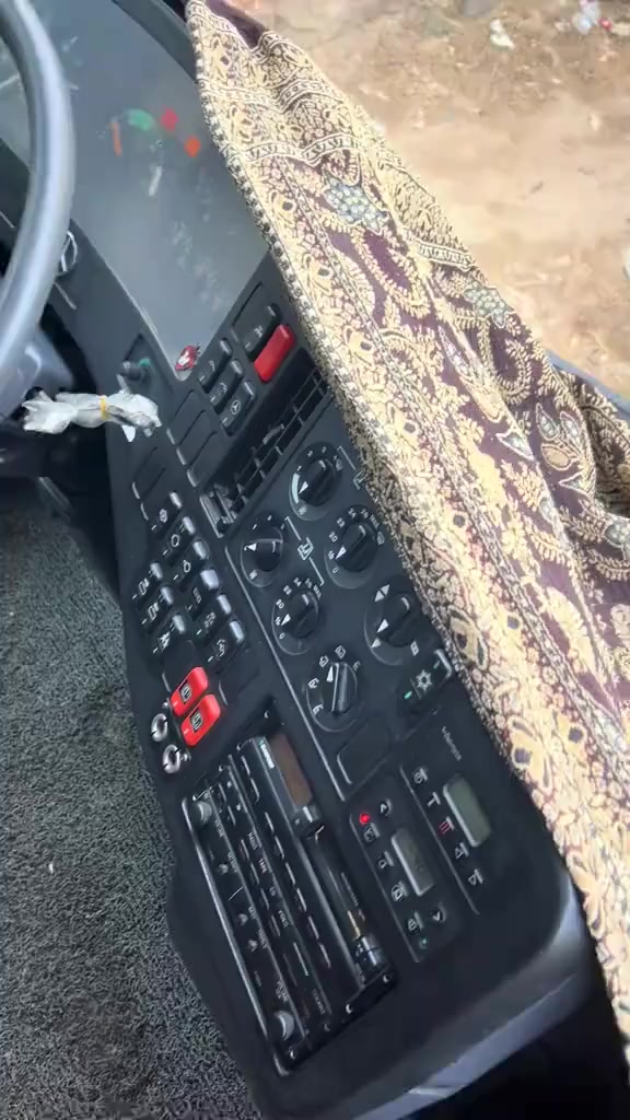 سلام عليكم 404 لبيع دخول جديد سياره جاهزه تخم تاير باتريات 2001 بسمي تصال عل رقم و وتساب ***********
