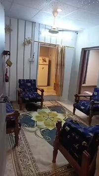 شقه للايجار طابق ثاني مؤثثه تحتوي على غرفه وصاله ومطبخ وصحيات الاتصال ...