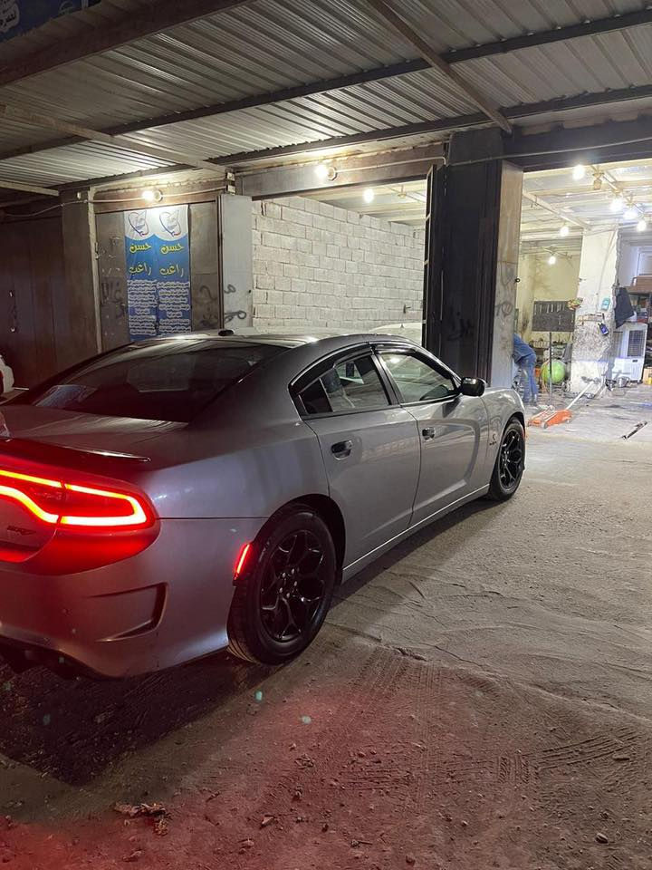 جارجر 15 أمريكي 
السيارة محدثه SRT
ماشيه 140 mi
مكينه وكير كفاله 
تخم تاير جديد حداده جديده السياره عليه ادامه كامله مانقصه برغي مامشتغله خط. رقم بغداد تحويل ثاني يوم
العنوان البصرة قضاء القرنه 
السعر 165$
***********مكلف بل نشر هاذه رقم صاحب السيارة
