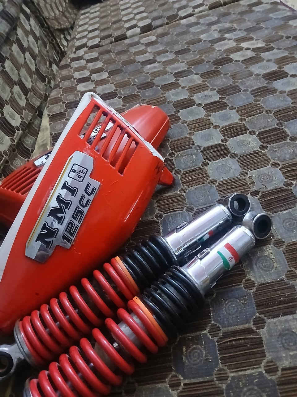 السلام عليكم غراض نامه للبيع سعرهن كلهن 35 غراض نضيفه ومال دراجه بلاد شراي خاص او اتصل ***********
