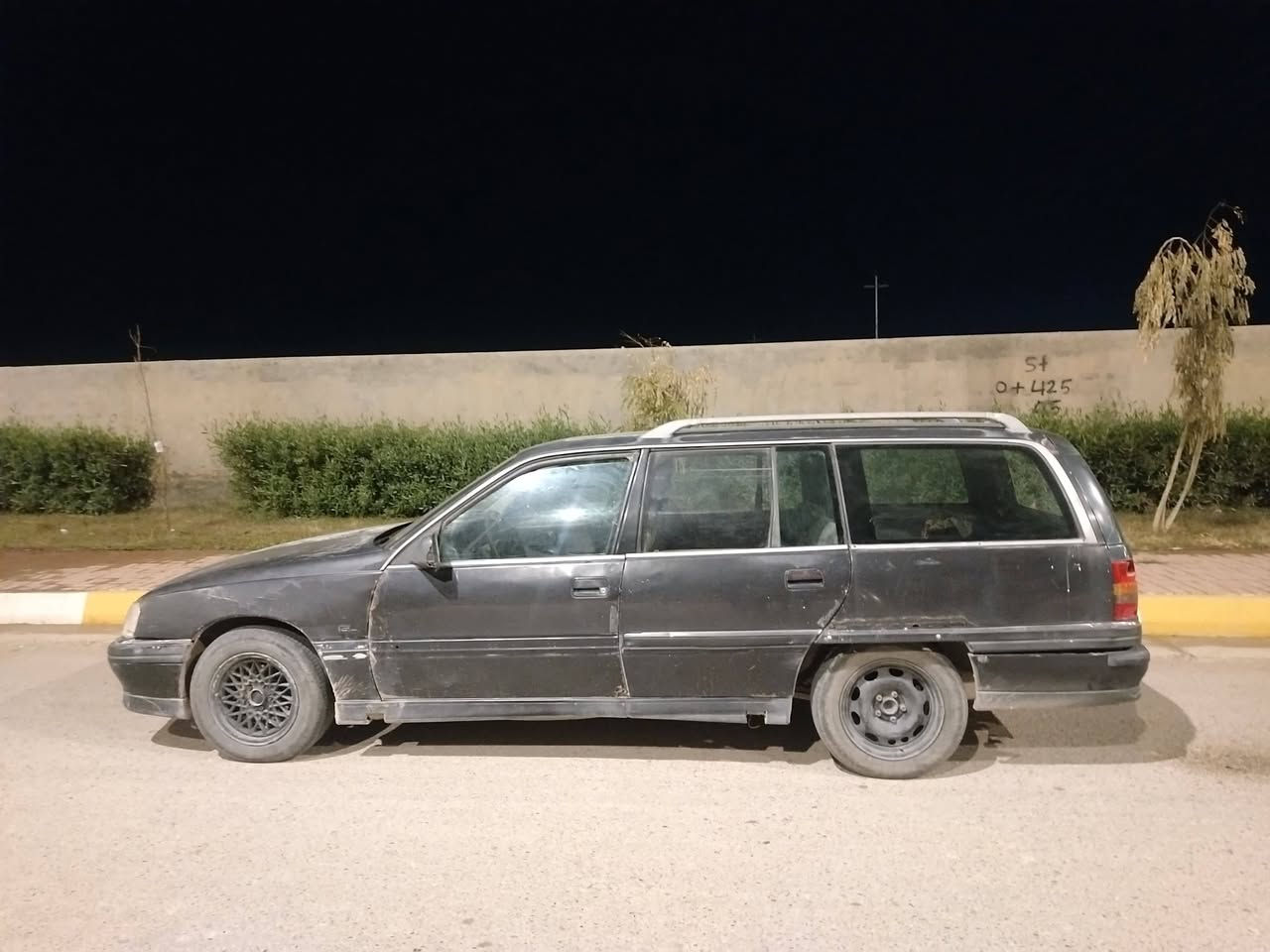 من رخصة الادمن..
السلام عليكم

اوبل استيشن موديل 1992 كير عادي محرك 2000  
السيارة كير محرك بشرط فول نضافة 
سيارة بأسمي تحويل مباشر
هزه جديد ورقم الماني جديد
سنويه الئ . 2029 .
سعـرها (27)  وبيها مجال.
.مكانها الانبار /هيت /ناحية الفرات. 
الرقم : ***********
