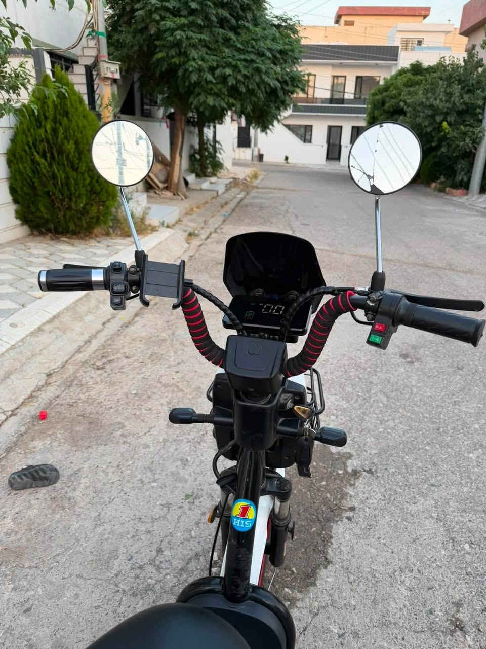سكوتر حجم كبير 4 بطاريات السرعه 100 

الممشى 1200 فقط مستخدم سبوع 1 فقط جديد
للبيع او مرواس حجم اصغر 
السعر 550.000 الف 

‭***********‬ للمعلومات واتساب او اتصال
