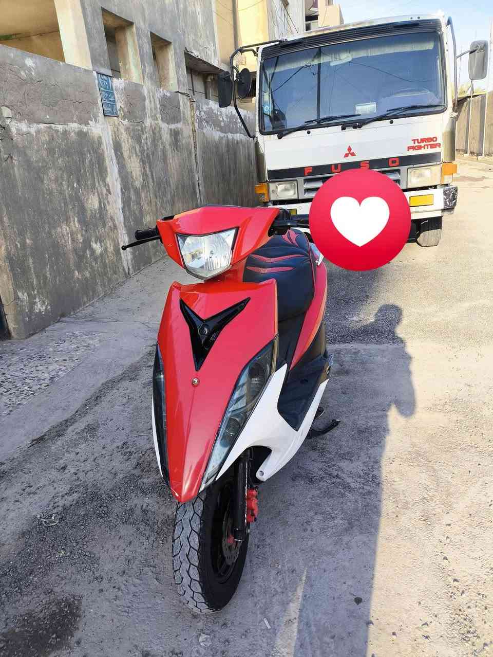 سلام عليكم دراجة ماكس حديث مديل 2013 دراجة خير من الله شلعه معدل بريكات سلف هندر كلشي شغال بيه بس عن حلفة الله سلف مبدله وبيه شوي دخانه بيضه سعر 650 وبيه مجال العنوان بغداد الحبيبية
رقم الهاتف ***********
