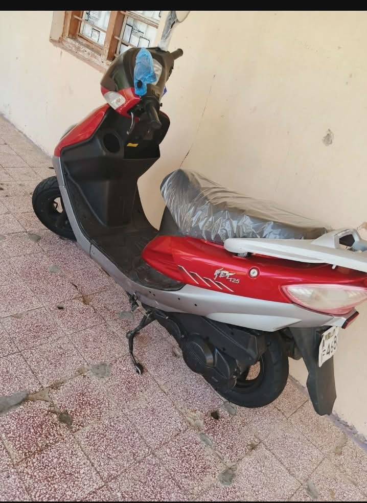 سلام عليكم
للبيع دراجه سايم ابو عيون دراجه نظيفه جدا محرك أخرس بلادي كله شغال صلف هندر كهربائيات كلها شغاله السعر 550 او بي مجال للشراي
للاستفسار على الرقم ***********
