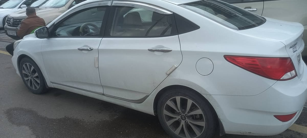 سلام عليكم هونداي اكسنت موديل ٢٠١٧ خليجي بيهة ربع البنيدصبع والباقي جاهزة اي نقص مابيهة سعرهة ١١٢ورقة بيهة مجال عنوان بغدادحي الإعلام تلفون *********** ***********
