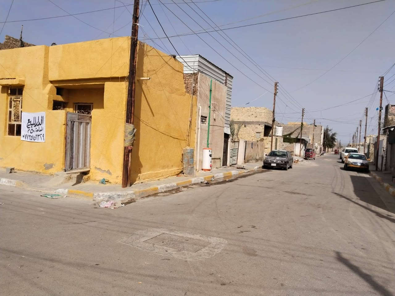 دار للبيع مساحه ٥٠ متر عنوان الحسينيه مسقط قرب عمارة المصري للاستفسار الاتصال على ***********
