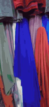 هەموو قوماشەکانی ناو ئەم دوکانە بۆ فرۆشتن
کێ ویستی لە خزمەتیام بە سیعری زۆر گونجاو
***********
ڤایبەر و واتس ئاپ
