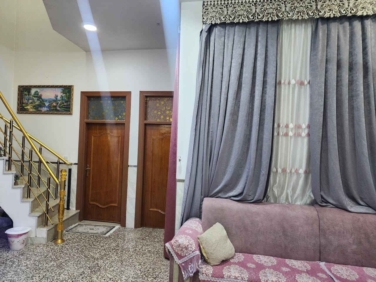 دار للبيع طابو زراعي سند٢٥
١٥٠ متر 
قريب من شارع الكورنيش_ شارع الغسل مقابل كازينو مارينا 
الطابق الارضي / 
غرفة _ هول - مطبخ _ استقبال _ مجمع صحيات _ كراج _ حديقة _ مناور عدد٢
الطابق الثاني /
غرفتين نوم _ صحيات _ هول
للاستفسار ***********
