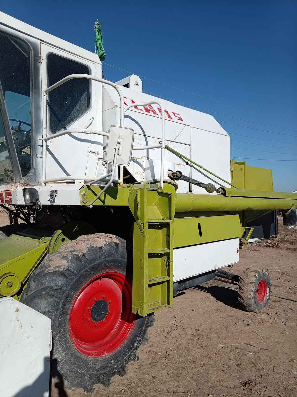 البيع مكينه موديل ٨٩ جاهزه مديومه محرك مكفول تخم تايرجديدرقام وسنويه تبريد ***********
