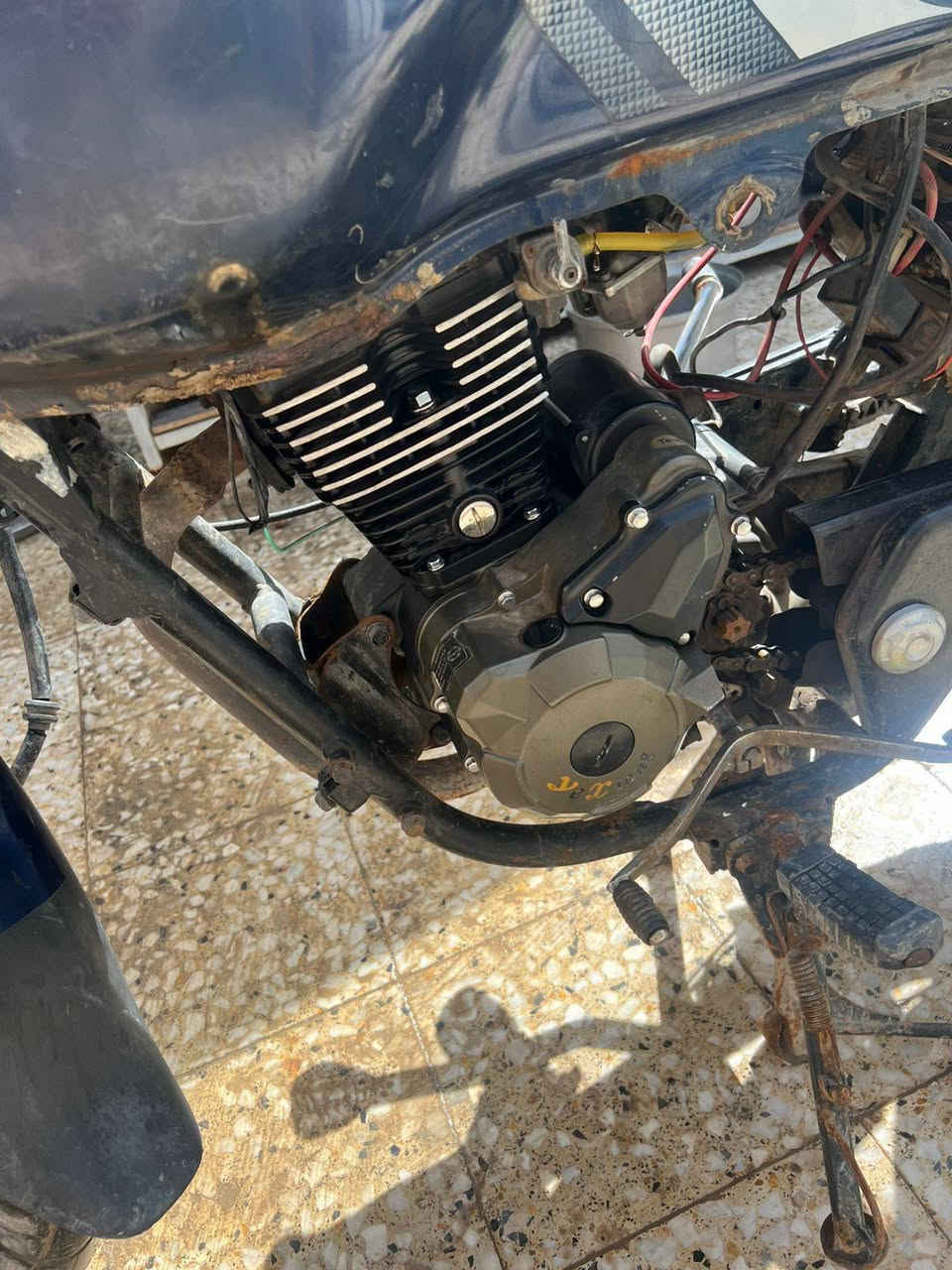 سلام عليكم دراجه هنديه في ١٥ أوراق استنساخ مكفولة من كلشي محرك ٢٠٠ سيسي مكاني بصره السعر خاص ***********
