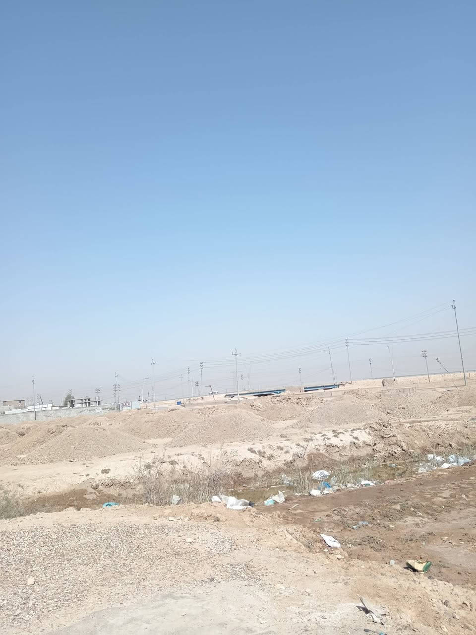 بيت 🏡 مساحه ١٠٠ متر مربع ركن على شارع شلامجه بي غرفتين ومطبخ وستقبال وصحيات بي نواقص
بيت 🏡 مساحه ١٠٠ متر مربع ركن على شارع شلامجه بي غرفتين ومطبخ وستقبال وصحيات بي نواقص قليل محجر وتطبيك طارمه وبايات وأبواب سعره ٦٥ 
 صاحب الأرض موجود بناء جناي وكاله ونسخه من الطابو ***********
