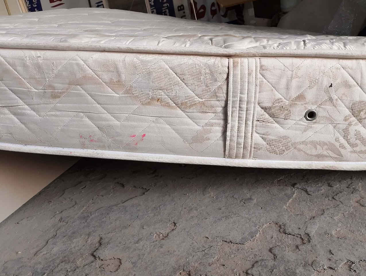 دوشك سبرنك قياس 160عرض طول مترين
السعر 30 
العنوان موصل صناعة الكرامة


**إذا كنت صاحب هذا الإعلان وتريد حذفه لأي سبب، رجاءا أرسل رسالة إلى الدعم الفني**