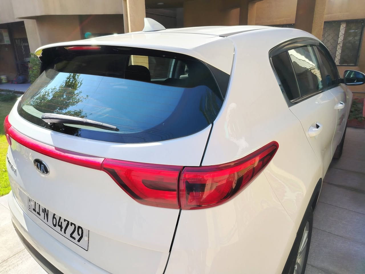 كيا سبورتج 2019
وارد امريكي
مواصفات عاديه 
داخله كلين بدون حادث 
محرك 2400gdi
ماشيه 110
صور أمريكا مع المنشور
السعر165 بيها مجال
العنوان بغداد الغزاليه
للاتصال ***********
