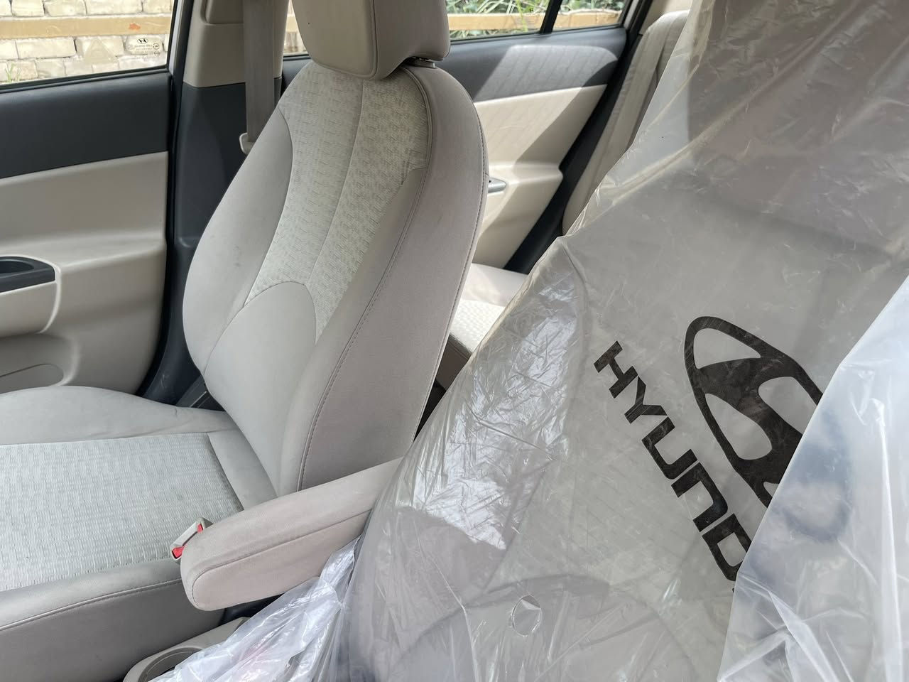 اكسنت 2010 خليجي بيها مكانين كلير خشم الجاملغ والبنيد ووجه الجنطه يم الرقم سعرها 92 مكاني بغداد
تخم تاير صدر نظيفه السياره مكينه حجم 1600 
مابيها نقص السياره


**إذا كنت صاحب هذا الإعلان وتريد حذفه لأي سبب، رجاءا أرسل رسالة إلى الدعم الفني**