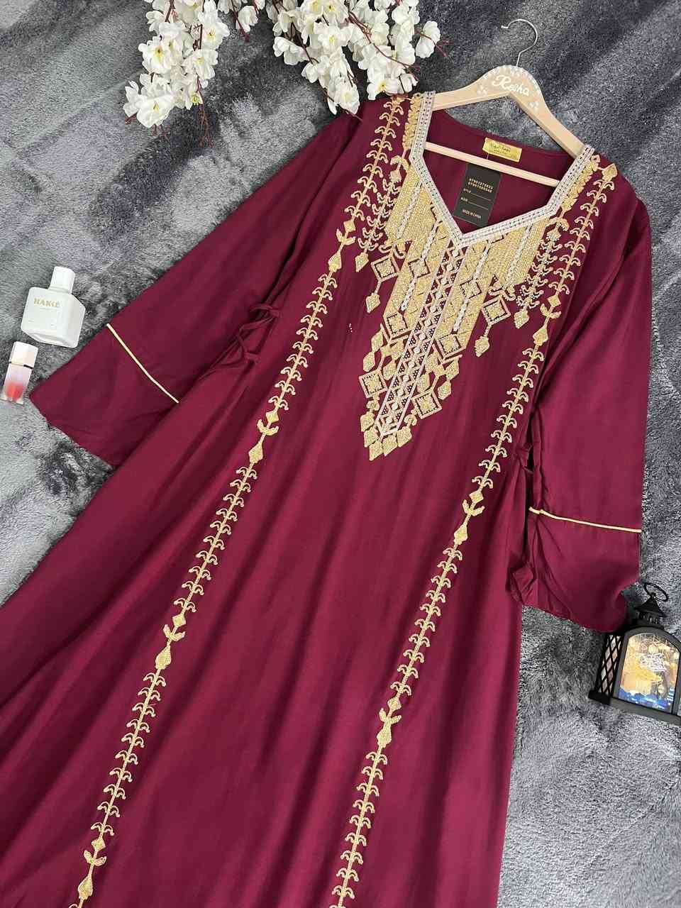 ⁨ ⁨ رمضان اجة… والكشخة ما تنتظرج ترة
إذا بعدج محتارة شنو تلبسين برمضان — هاي الجلابية راح تحسم الموضوع 😌✨

💰 السعر بس 12,750 دينار
توصيل الف
✔️ قماش كشمير أصلي درجة أولى
✔️ طول كامل وفخامة تليق برمضان
✔️ تلبس من وزن 50 إلى 105
✔️ تطريز ستراس يلمع ويخليج نجمة الإفطار ✨

لا تأجلين… رمضان بعد كم يوم والكمية محدودة 😉
احجزي هسه وخلي كشختج تحچي عنج 🌙


**إذا كنت صاحب هذا الإعلان وتريد حذفه لأي سبب، رجاءا أرسل رسالة إلى الدعم الفني**